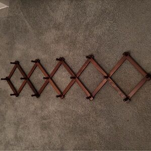 Expandable Accordion Wall Rack